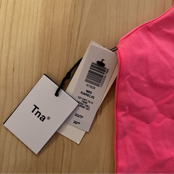 NWT! Aritzia TNA ‘’90s Karelis Tank’ - Picture 6 of 6